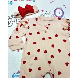 Бебешки гащеризон в бежово с червени сърчица и лента