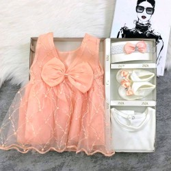 Луксозен бебешки комплект за новородено с рокля в праскова 4части Луксозен бебешки комплект за новородено с рокля в праскова 4части