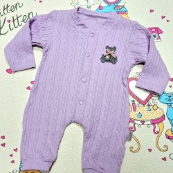 Бебешки гащеризон в лилаво с апликация на меченце