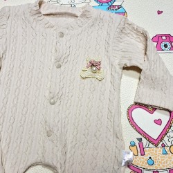 Бебешки гащеризон в екрю с апликация на меченце