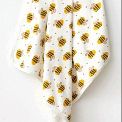 Бебешка памучна пелена в екрю с пчелички 80см/90см Бебешка памучна пелена в екрю с пчелички 80см/90см