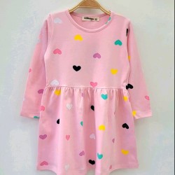 Детска рокля в розово с разноцветни сърца