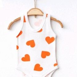 Бебешки боди потник в бяло с оранжеви сърца