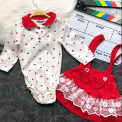 Бебешка рокля с боди и сукман с червени сърчица