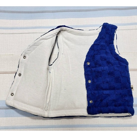 Бебешки мек ватиран елек в синьо Бебешки мек ватиран елек в синьо