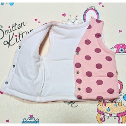 Бебешки мек ватиран елек в розово на точки Бебешки мек ватиран елек в розово на точки