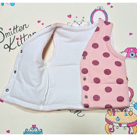 Бебешки мек ватиран елек в розово на точки Бебешки мек ватиран елек в розово на точки