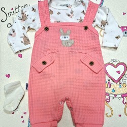 Бебешки комплект с гащеризон,боди и чорапки в корал със зайчета