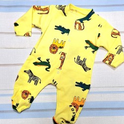 Бебешки памучен гащеризон в жълто с диви животни Бебешки памучен гащеризон в жълто с диви животни