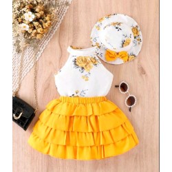 Красив летен детски комплект от пола,блуза и шапка в бяло и жълто с рози