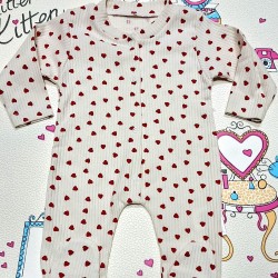 Бебешки гащеризон в бежово с червени сърчица