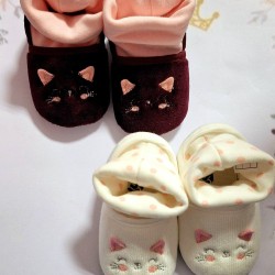 Бебешки памучни буйки чорап в бордо или бяло