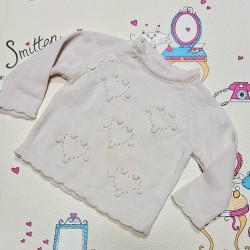 Детски мек пуловер в екрю с ажурни сърца Детски мек пуловер в екрю с ажурни сърца