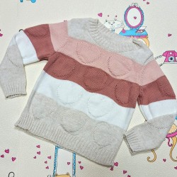 Детски пуловер от меко плетиво в бяло и розово на сърчица