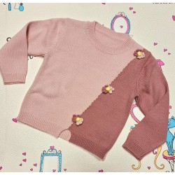 Детски пуловер от меко плетиво в нежно розово с цветчета Детски пуловер от меко плетиво в нежно розово с цветчета