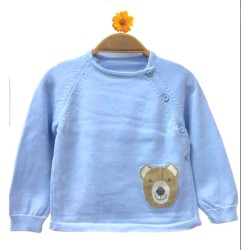 Бебешки пуловер от фино плетиво в синьо с мече