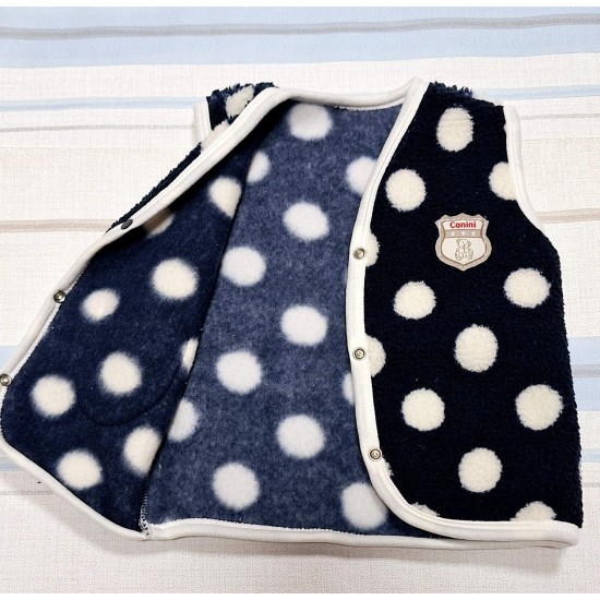 Бебешки пухкав елек в тъмносиньо на бели точки