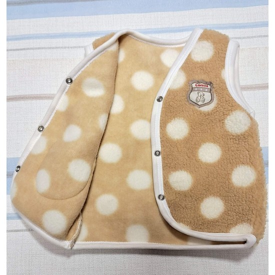 Бебешки пухкав елек в бежово на бели точки