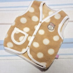 Бебешки пухкав елек в бежово на бели точки