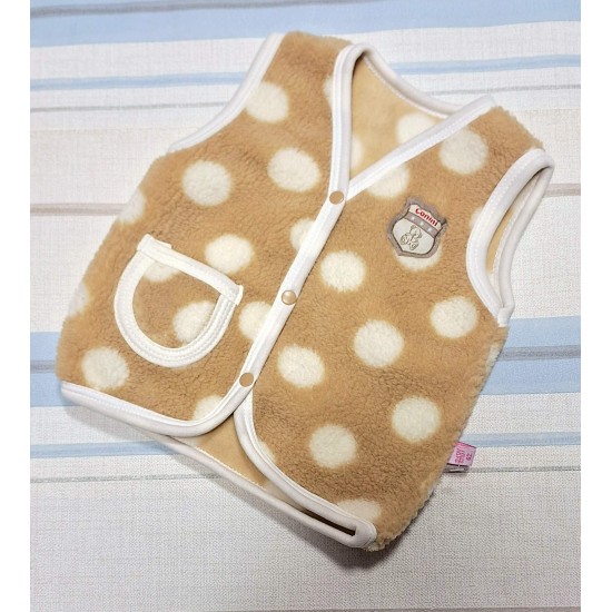 Бебешки пухкав елек в бежово на бели точки