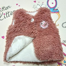 Бебешко много меко и пухкаво елече в тъмно розово Бебешко много меко и пухкаво елече в тъмно розово