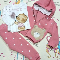 Ватиран детски комплект 3части в розово на сърчица Веселото мече Ватиран детски комплект 3части в розово на сърчица Веселото мече