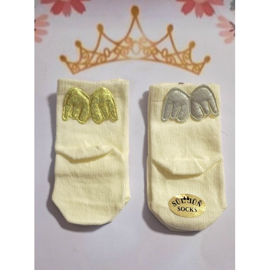 Бебешки чорапи в бяло или екрю Ангелски крилца Бебешки чорапи в бяло или екрю Ангелски крилца