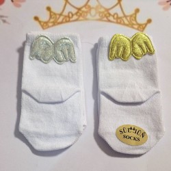 Бебешки чорапи в бяло или екрю  Ангелски крилца