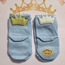 Бебешки чорапи в синьо или бежово  Коронка