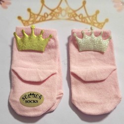 Бебешки чорапи в червено или розово  Коронка
