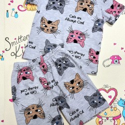 Детска лятна памучна пижама в сиво Котките Детска лятна памучна пижама в сиво Котките