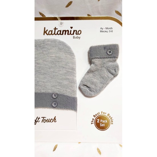 Бебешки памучен комплект от шапка и чорапки в сиво Бебешки памучен комплект от шапка и чорапки в сиво