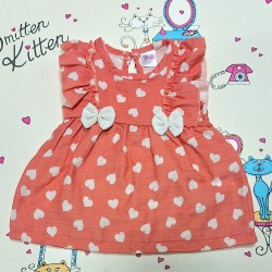 Детска лятна рокля в цвят корал на бели сърца