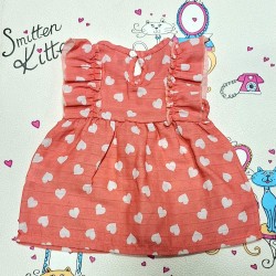 Детска лятна рокля в цвят корал на бели сърца