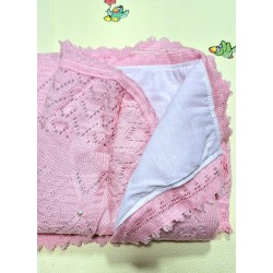 Пухкаво плетено одеяло в розово с перлички с вата Пухкаво плетено одеяло в розово с перлички с вата