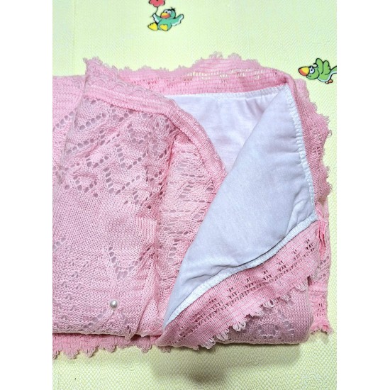 Пухкаво плетено одеяло в розово с перлички с вата