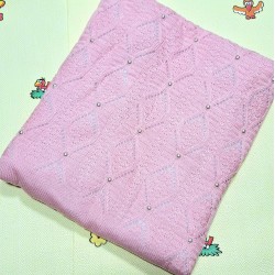 Пухкаво плетено одеяло в розово с перлички с вата