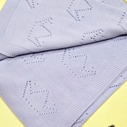 Бебешко плетено одеяло в синьо Коронки Бебешко плетено одеяло в синьо Коронки