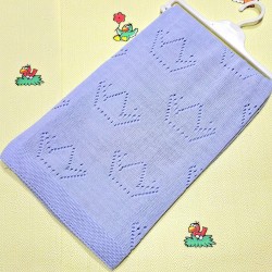 Бебешко плетено одеяло в синьо Коронки Бебешко плетено одеяло в синьо Коронки