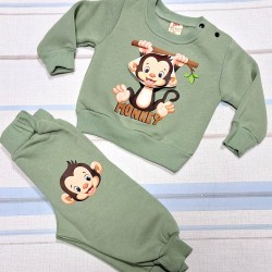 Бебешки ватиран комплект в зелено с 3Д Маймунка Бебешки ватиран комплект в зелено с 3Д Маймунка