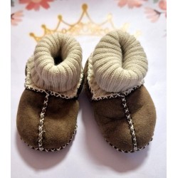 Бебешки буйки естествена кожа с пухкава подплата в цвят мока