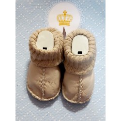 Бебешки буйки в светло сиво с пухкава подплата