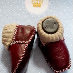 Бебешки буйки с пухкава подплата от естествена кожа в бордо