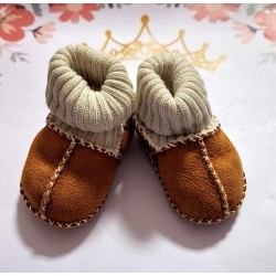 Бебешки буйки с пухкава подплата от естествена кожа в кафяво Бебешки буйки с пухкава подплата от естествена кожа в кафяво