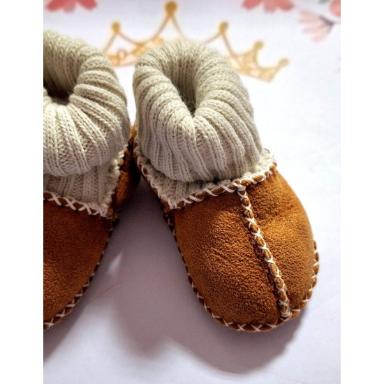 Бебешки буйки с пухкава подплата от естествена кожа в кафяво