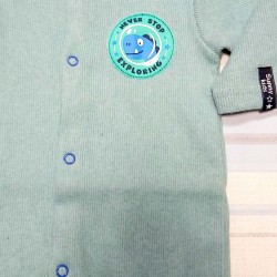 Бебешки мек и леко ватиран гащеризон в зелено Бебешки мек и леко ватиран гащеризон в зелено