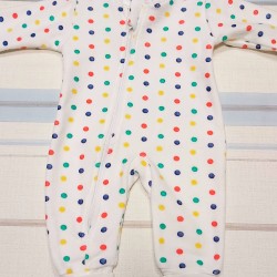 Бебешки леко ватиран гащеризон в бяло на точки Бебешки леко ватиран гащеризон в бяло на точки