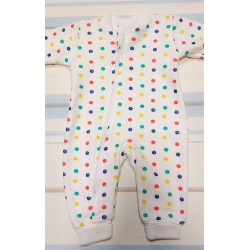 Бебешки леко ватиран гащеризон в бяло на точки