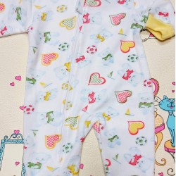 Бебешки леко ватиран гащеризон в бяло и жълто  Сърчица