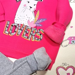 Детски ватиран комплект в цикламено и сиво Котето Бети Детски ватиран комплект в цикламено и сиво Котето Бети